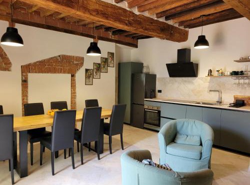 Casa in Piazza in Asciano