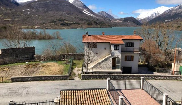 Casa sul Lago Parco Nazionale d'Abruzzo - House on the lake side