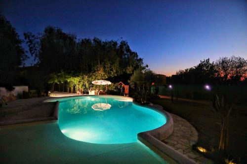 casa vacanza con piscina grande e idromassaggio jacuzzi