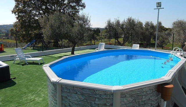 Casa Viola B: A welcoming apartment surrounded by the greenery, with Free WI-FI. in Cisternino