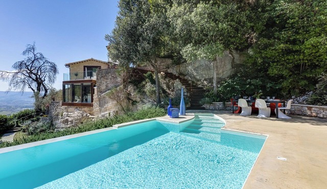 Casale Olea, Romantic retreat. Pool, Jacuzzi. A design jewel set on a rocky spur