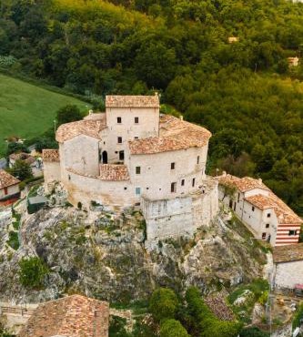 Castel Di Luco - Authentic 11th-Century Castle in Acquasanta Terme