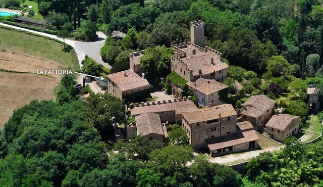 Castello di Montalto - La Fattoria con annesso