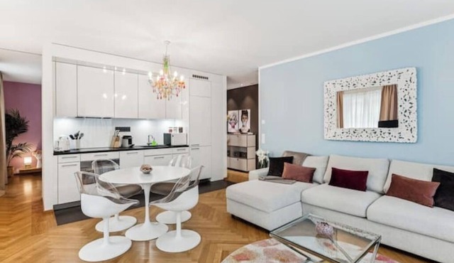 Central | Prime Location | Air Conditioning | Free Parking