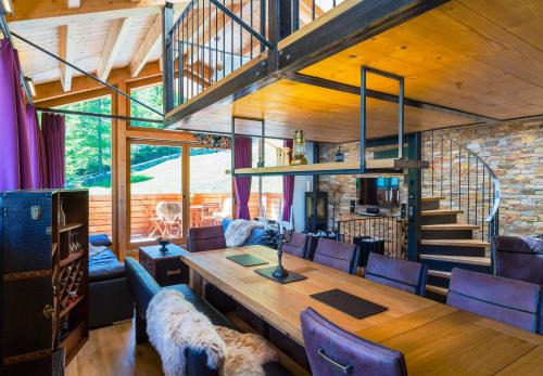 Chalet Black Pearl