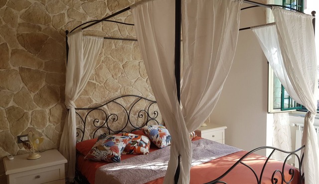 Charming 2-bedroom and 2-bathroom apartment with AC, WiFi in Roma