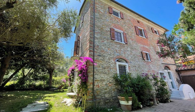 Charming House by the Sea in Liguria (Cinque Terre, Porto Venere, Lerici by Boat) in Bocca di Magra
