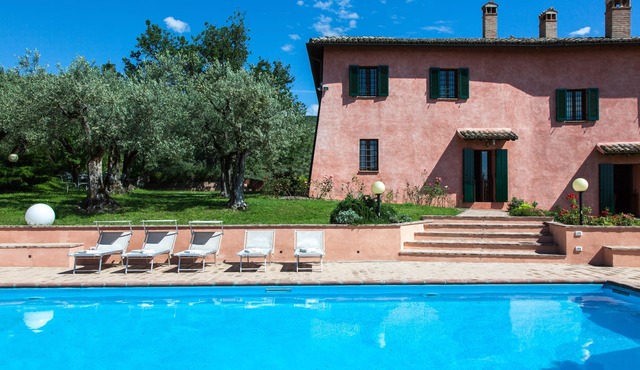 Charming spacious villa, ideal for family gatherings. Daily cleanings