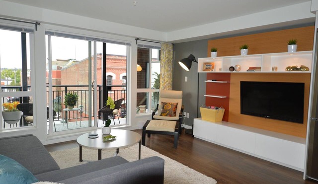 Chic 1BR Steps from Chinatown and Harbour in Victoria