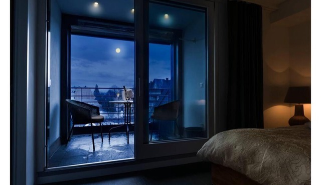 City, Lake and Luxury