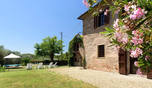 Collina large independent house with pool