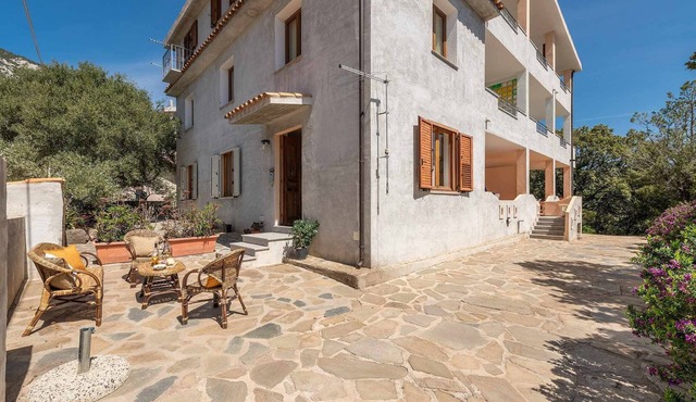 COLLODI HOUSE: convenient to the beach and main services