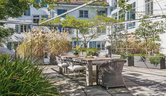 COMBINING TIMELESS ELEGANCE, DESIGNER INTERIORS & AN UNRIVALED LOCATION-OLD TOWN
