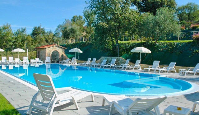 Cosy apartment in villa for 4 guests with WIFI, pool, A/C, TV and patio
