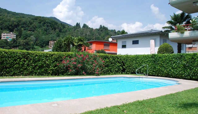 Cosy apartment for 4 people with WIFI, pool, TV, patio and pets allowed