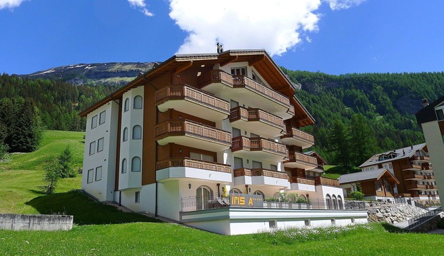 Cosy apartment for 7 guests with WIFI, hot tub, TV and balcony