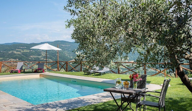 Cosy apartment in villa for 6 guests with WIFI, pool, A/C, TV, patio and panoramic view
