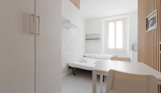 Cozy 22m2 studio apartment located on the second floor WITHOUT lift of a building in the Affori district.Able to comfortably accommodate up to 2 people, the property is located just 400 meters from the Affori FN yellow M3 metro line stop and the Affori