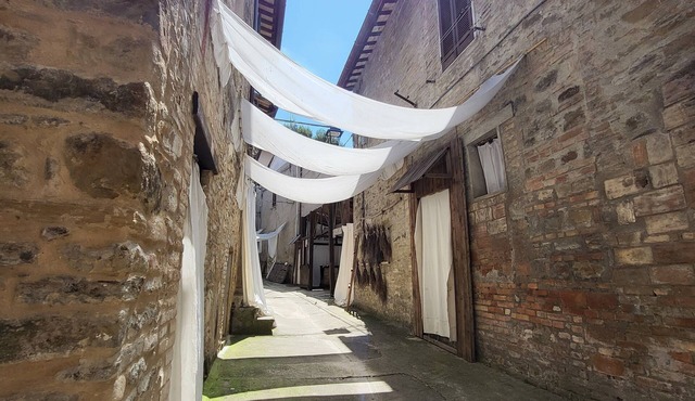 Cozy apartment, inside the walls of Bevagna, newly renovated.