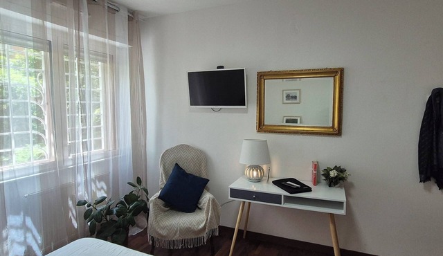 Cozy family apartment with free covered parking close to EUR business area.