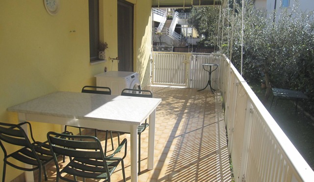 Cozy flat with garden near beach