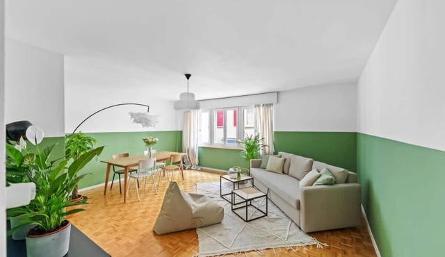 Cozy Old Town Flat: Spacious & Central