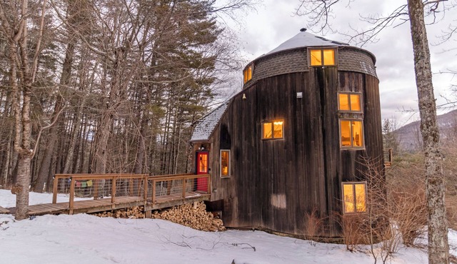 Cozy Silo with Sunset Mountain Views near Woodstock in Willow