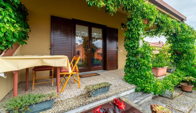 Crimson Apartment by Wonderful Italy