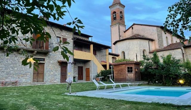 "Da Paolino" Villa with sauna and private pool in an ancient hamlet