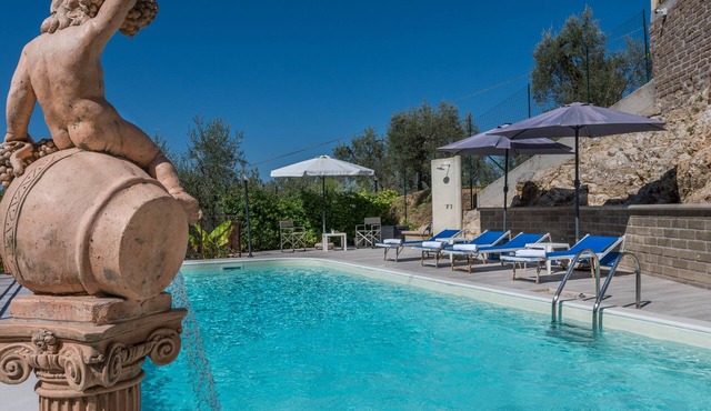 Delightful Villa with Private Pool- 2 Km Umbria - 10 sleeping accommodations