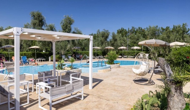 Detached Villa - Two Bedroom Villa, Sleeps 6 in Vieste