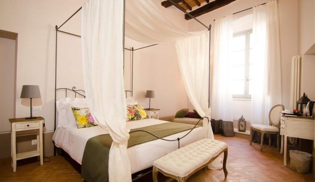 Dragoncello Suite with four-poster bed