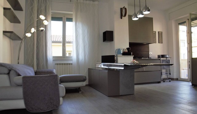 ELEGANT, MODERN APARTMENT IN THE EUR NEIGHBORHOOD, NEAR THE METRO AND AMENITIES