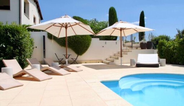 Elegante villa con piscina e vista mare vicino a Roma/Toscana