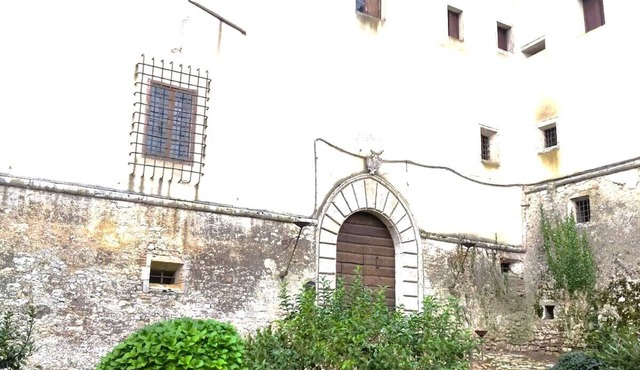 Eleganti Alloggi in un Castello Rinascimentale a Poca Distanza da Todi