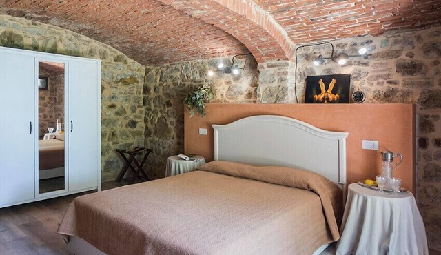 Exclusive comfort for a small group- Countryside Tuscan Villa near Florence