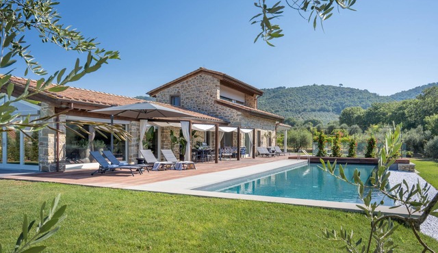 Experience Cortona at modern and cozy Qi Villa & Spa