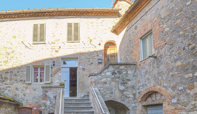 Fantastic, large apartment in historic building in the center of a picturesque village. in Cetona