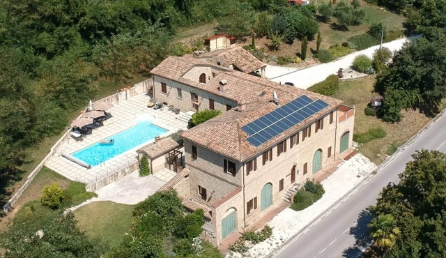 Former winery, lovingly restored, wonderfully located in Cupramontana
