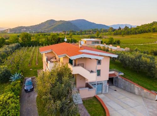 Franciacorta Hills Panorama Loft with Terrace in Adro