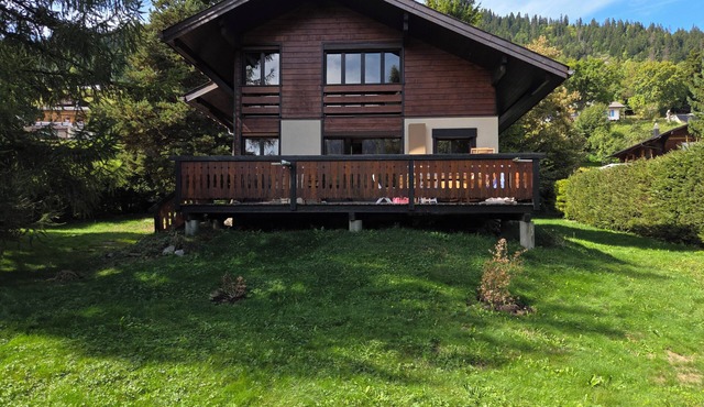 Fully-equipped family chalet with large garden 300m from lifts.