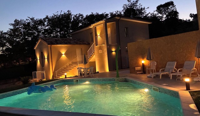 Fully equipped studio apartment in a complex with a garden and pool, just 5 minutes from the beach in Marche