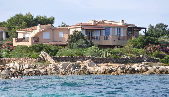 GARDEN VILLA DOLPHIN SEASIDE