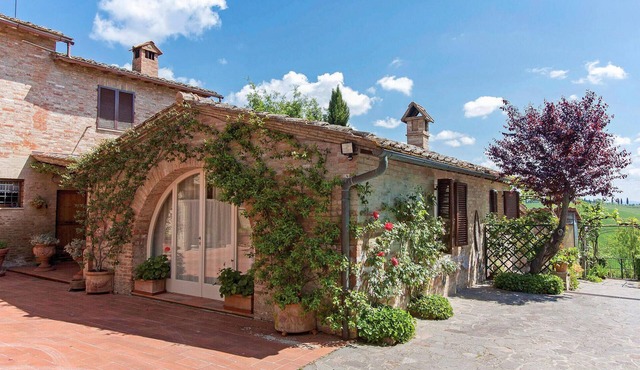 Gorgeous home in siena -si- with WiFi
