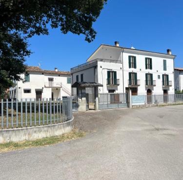 Gran sasso white house in Colledara
