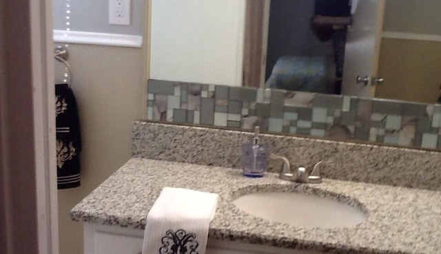 Great updated Long Island Entire Apartment Nr Airport, Beaches, Train, College in Baldwin
