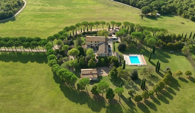Group Retreat in Tuscany between Siena and Florence with Pool – Historic Borgo