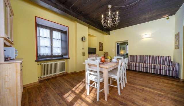 GuestHost - A cozy 65 square meters apartment, perfect for eight people, located on the first floor of a historic building built in 1864 and renovated in 2025 while maintaining its historic atmosphere (NO elevator).The property is located on Tarvisio's m