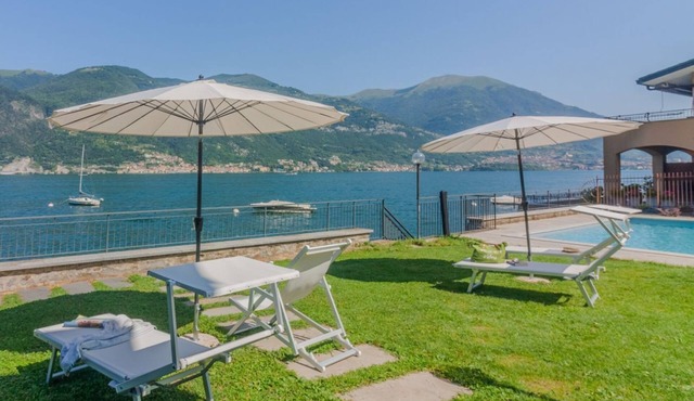 GuestHost - A modern 83 sqm ground floor apartment, ideal for two people, with direct access to Lake Como!The property is located in Lezzeno (Carvagnana), conveniently located for amenities and featuring private parking.The apartment comprises a living r in Carvagnana