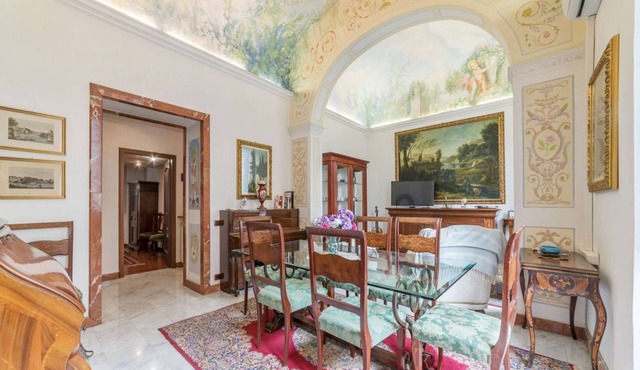 GuestHost - Apartment located on the second floor of an elegant building with a lift (not suitable for the disabled, only 2 people can enter at a time)In 140 square meters of space, it can comfortably accommodate up to 9 adultsWe are in the Esquilino dis